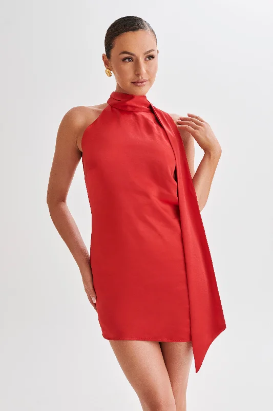Metallic mini dresses for a glamorous event Aubriella Halter Mini Dress With Tie - Red Metallic mini dresses for a glamorous event Aubriella Halter Mini Dress With Tie - Red