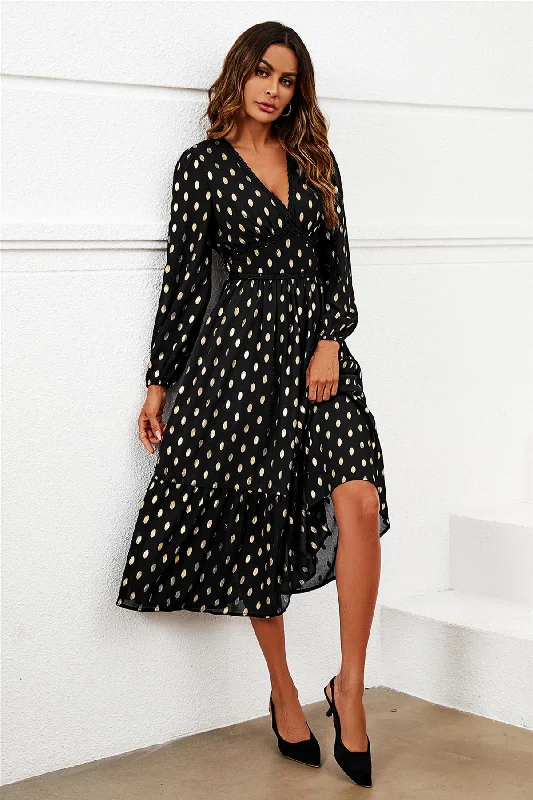 Midi dresses with tiered skirts for a bohemian festival look Langärmliges Maxikleid mit Spitzenbesatz in Schwarz Midi dresses with tiered skirts for a bohemian festival look Langärmliges Maxikleid mit Spitzenbesatz in Schwarz