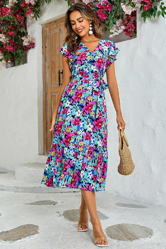 Midi dresses with cold - shoulder cutouts for a trendy style Mehrfarbiges Wickelkleid mit Blumenmuster in Marine Midi dresses with cold - shoulder cutouts for a trendy style Mehrfarbiges Wickelkleid mit Blumenmuster in Marine