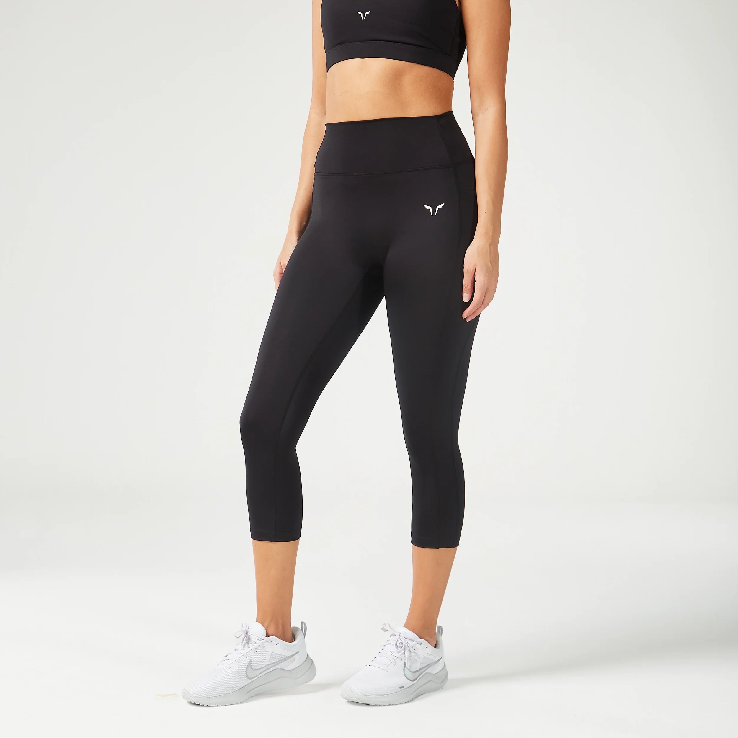 Women's Tight Trousers with Mesh Panels in Black for a Sexy and Modern AppearanceEssential ACT Leggings 21" 2.0 - Black Women's Tight Trousers with Mesh Panels in Black for a Sexy and Modern AppearanceEssential ACT Leggings 21" 2.0 - Black