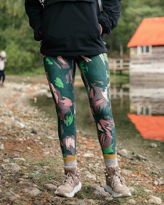 Women's Tight Trousers with Elastic Waistband in Black for Easy and Comfortable WearMantra Recycled Active Legging - Abstract Mountain Fir Tree Women's Tight Trousers with Elastic Waistband in Black for Easy and Comfortable WearMantra Recycled Active Legging - Abstract Mountain Fir Tree
