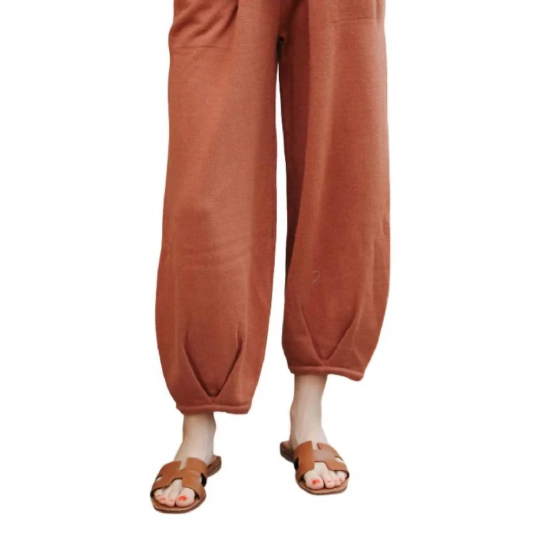 Women's Tight Trousers with Elastic Waistband in Black for Easy and Comfortable WearSweater Pants In Clay Women's Tight Trousers with Elastic Waistband in Black for Easy and Comfortable WearSweater Pants In Clay