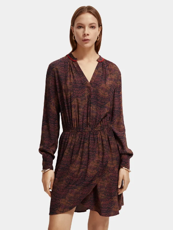 Empire Waist Women Dress to Accentuate the Bust and Conceal the WaistLong sleeved v-neck mini dress Empire Waist Women Dress to Accentuate the Bust and Conceal the WaistLong sleeved v-neck mini dress