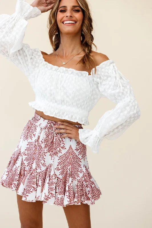 Off - the - Shoulder Women Dress for a Romantic and Feminine LookTaryn Bardot Top White Off - the - Shoulder Women Dress for a Romantic and Feminine LookTaryn Bardot Top White