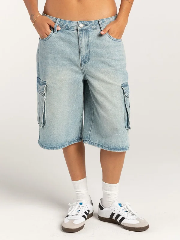 Plus Size Women's Stretch Denim Shorts with Belt Loops in Medium Wash for a Versatile FitMid-Rise Waist Denim Shorts with Pockets Plus Size Women's Stretch Denim Shorts with Belt Loops in Medium Wash for a Versatile FitMid-Rise Waist Denim Shorts with Pockets