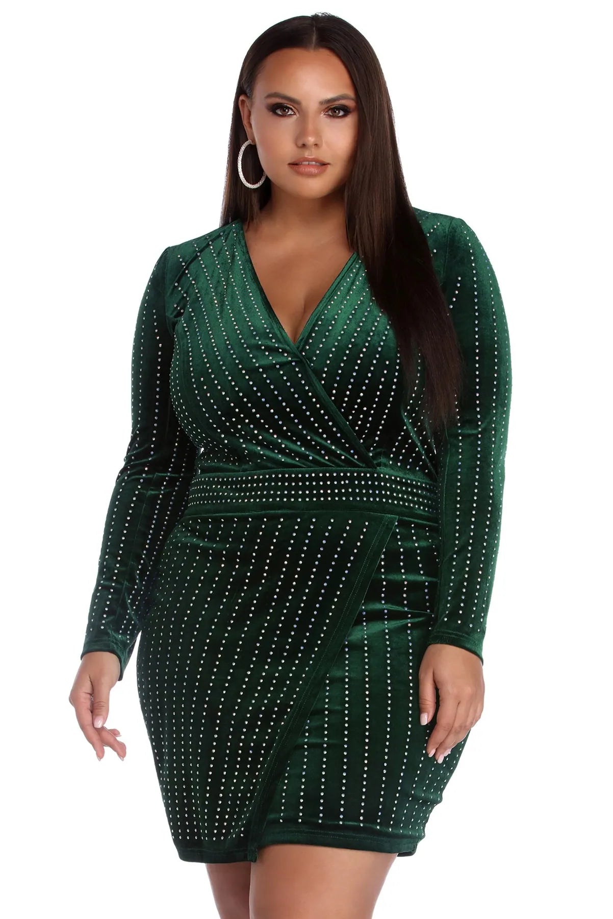 Mini dresses with gathered skirts for a voluminous effectPlus Cassie Velvet Wrap Dress Mini dresses with gathered skirts for a voluminous effectPlus Cassie Velvet Wrap Dress
